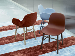 Normann Copenhagen Form armstoel White vierpoot zwart eikenhout