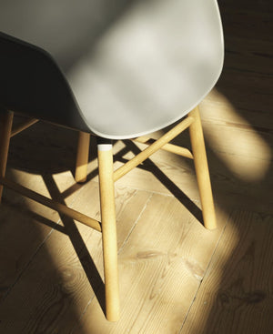 Normann Copenhagen Form armstoel White vierpoot zwart eikenhout