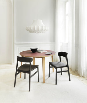 Normann Copenhagen Herit armstoel Dusty Green leder Spectrum Agave donker eiken