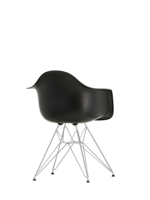 Vitra Eames DAR eetkamerstoel met arm Deep Black verchroomd