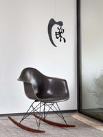 Vitra Eames RAR schommelstoel bekleed Warm Grey