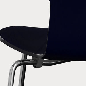 Fritz Hansen Grand Prix eetkamerstoel chrome ash coloured Midnight Blue