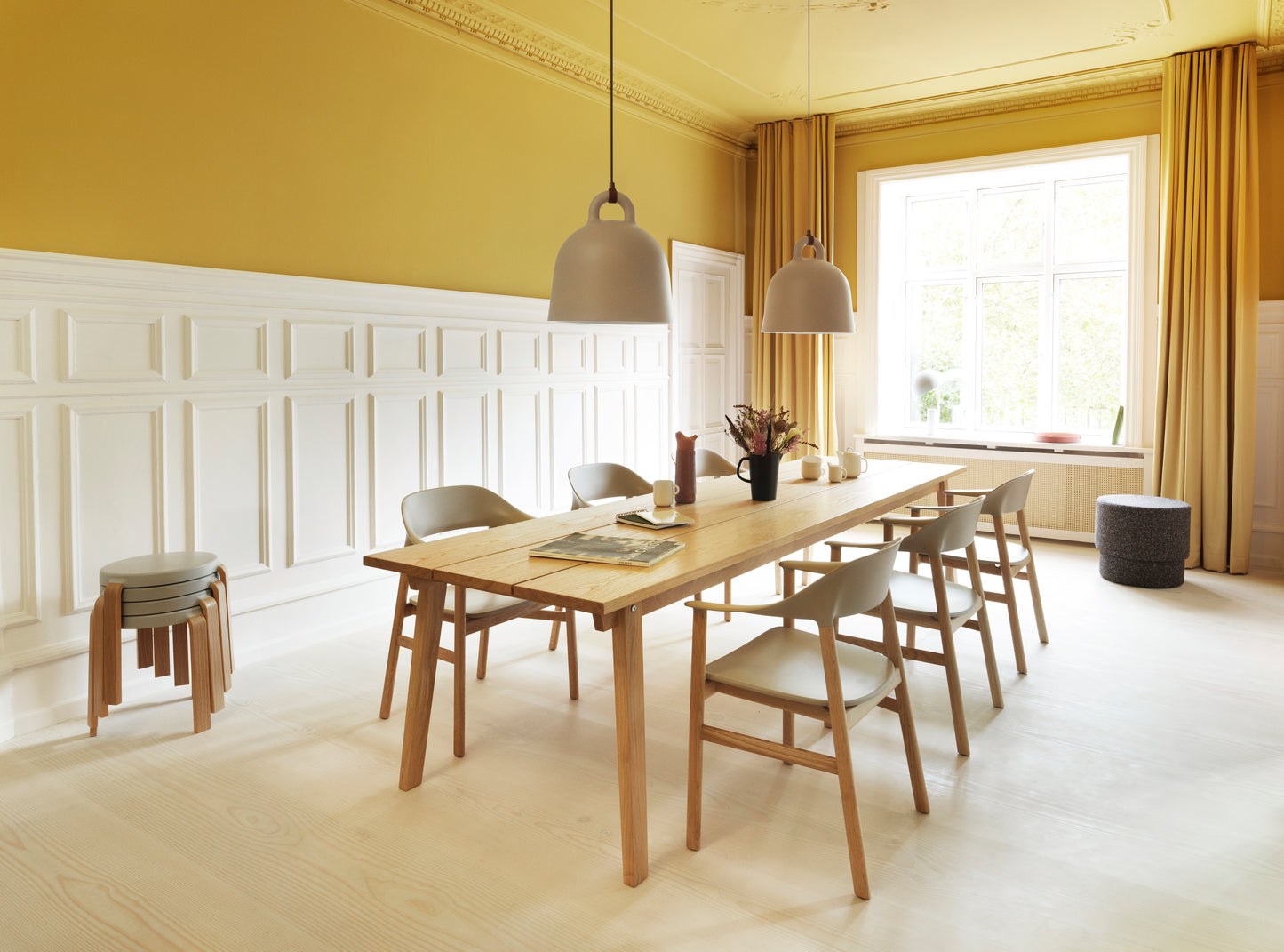 Normann Copenhagen Herit armstoel Dusty Green leder Spectrum Agave donker eiken