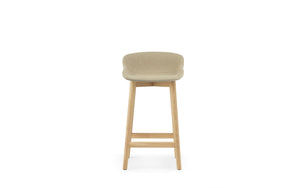 Normann Copenhagen Hyg barkruk H65 Beige gestoffeerd MLF20 eiken