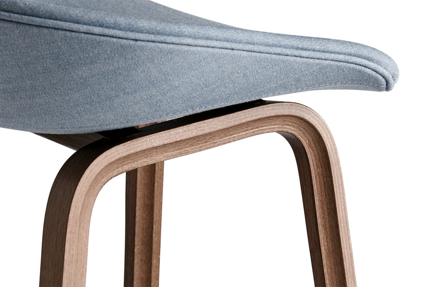 HAY About a Stool AAS 33 barkruk H75 gelakt eiken gestoffeerd Coda 100