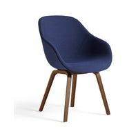 HAY About a Chair AAC 123 walnoot gestoffeerd donkerblauw