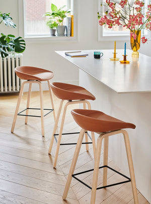 HAY About a Stool AAS 33 barkruk H75 gelakt eiken gestoffeerd Coda 100
