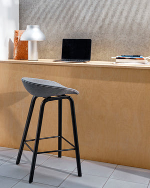 HAY About a Stool AAS 33 barkruk H75 gelakt eiken gestoffeerd Coda 100
