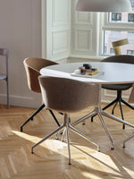 HAY About a Chair AAC 21 eetkamerstoel aluminium swivel gestoffeerd beige