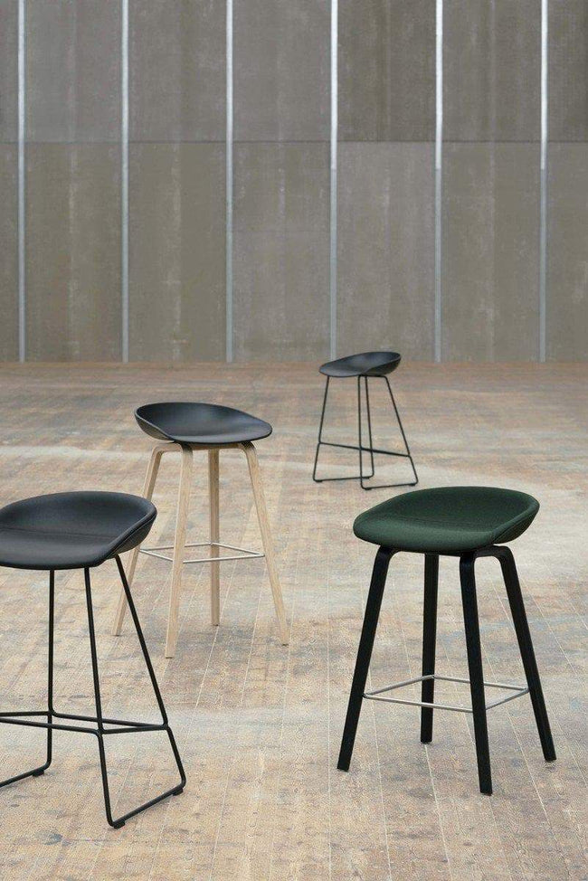 HAY About a Stool AAS 32 barkruk H65 waterbasis gelakt Black met vilt - HAY About a Stool AAS 32 barkruk H65 waterbasis gelakt Black met vilt