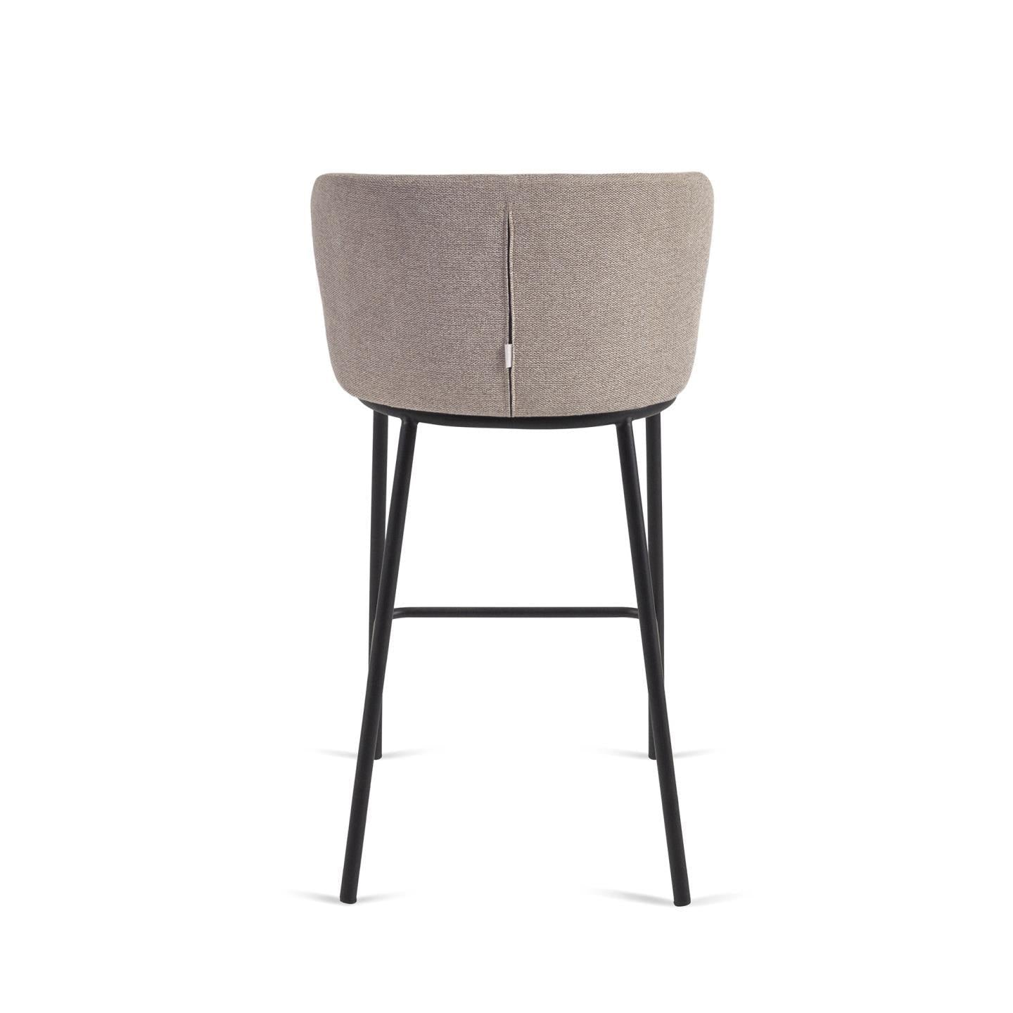 Kave Home Ciselia barkruk H65 chenille Lichtbruin poot zwart