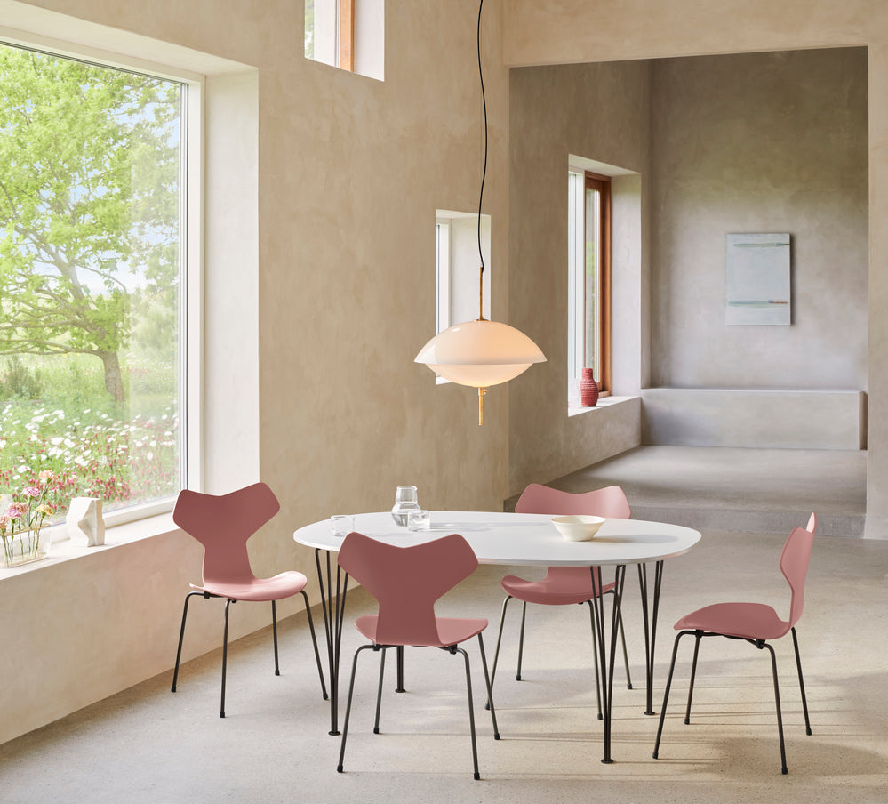 Fritz Hansen Grand Prix eetkamerstoel black ash coloured Wild Rose