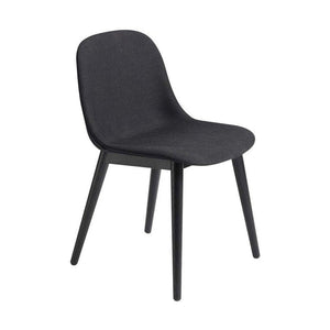 Muuto Fiber Side eetkamerstoel gestoffeerd Remix 183 vierpoot hout zwart