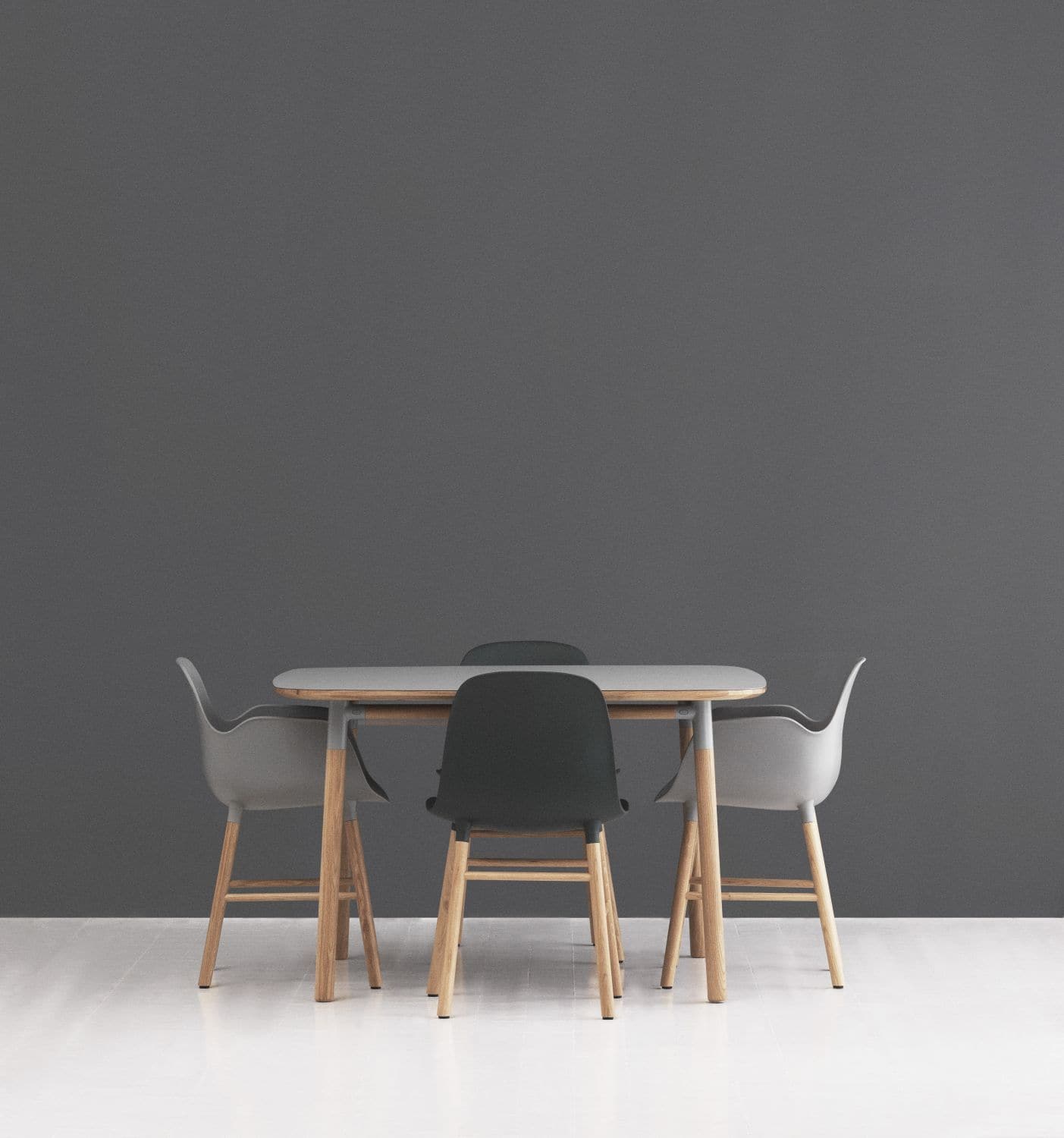 Normann Copenhagen Form armstoel White vierpoot zwart eikenhout