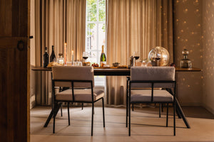 FEST Monday eetkamerstoel met armleuning zwart Soil Natural 01