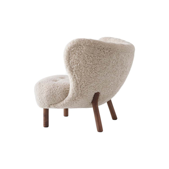 &Tradition Little Petra VB1 fauteuil Oiled Walnut Sheepskin Moonlight - &Tradition Little Petra VB1 fauteuil Oiled Walnut Sheepskin Moonlight