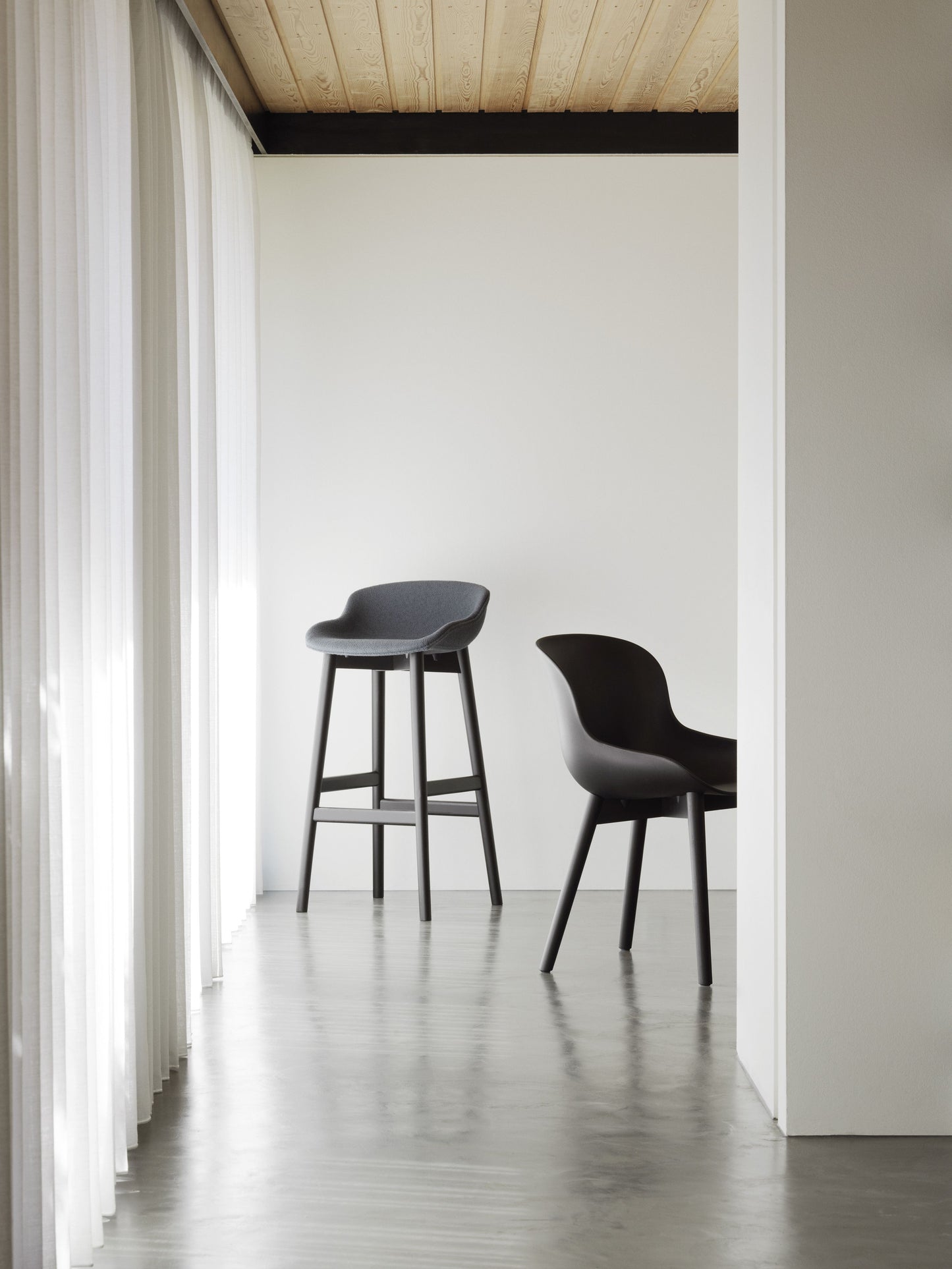 Normann Copenhagen Hyg eetkamerstoel Grey gestoffeerd LDS08 eiken