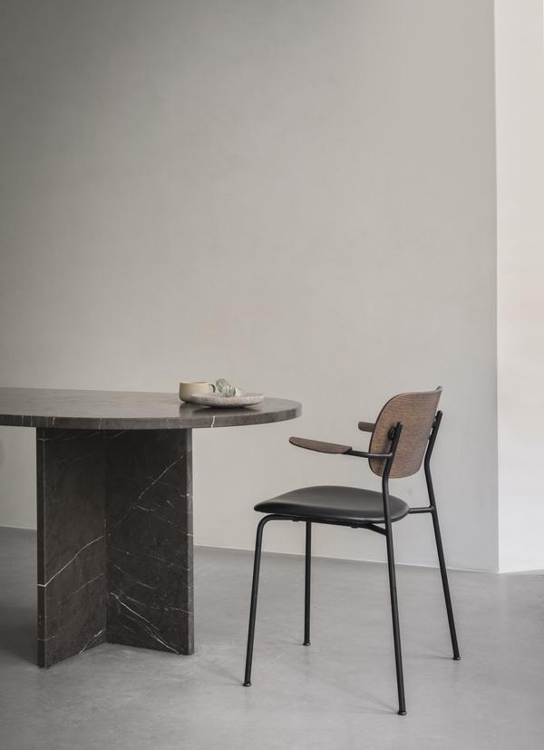 Audo Copenhagen Co Chair eetkamerstoel met armleuningen dark stained oak