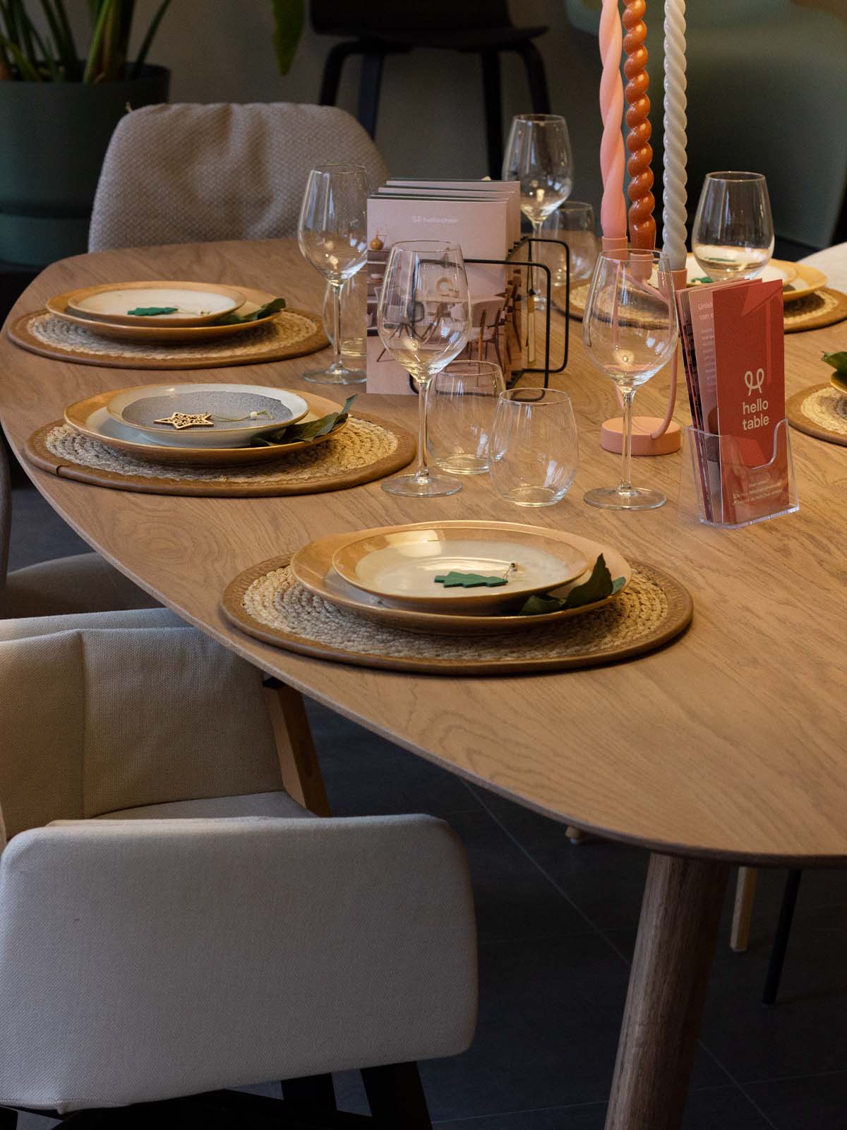 HelloTable Novum 30 eettafel semi ovaal 220x110 cm eiken Tabacco