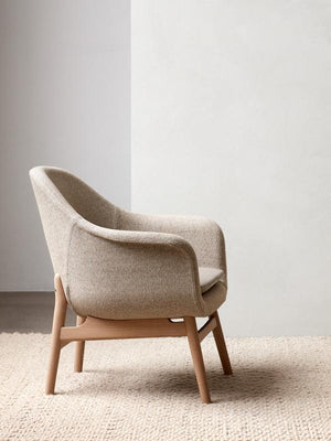 Audo Copenhagen Harbour fauteuil walnoothout beige